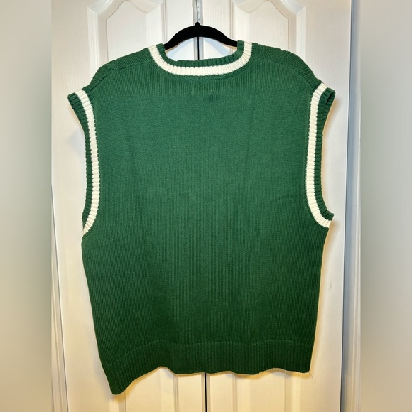 H&M - Retro Preppy Style Relaxed Fit Cable Knit Sweater Green Vest in Size M - Picture 3 of 7